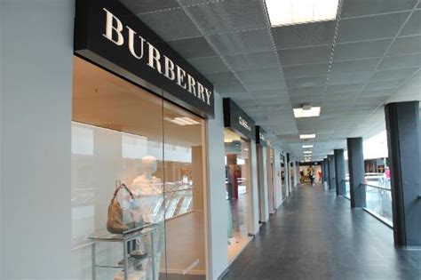 outlet svizzera mendrisio burberry|Outlet with over 160 shops only 50 km from Milan .